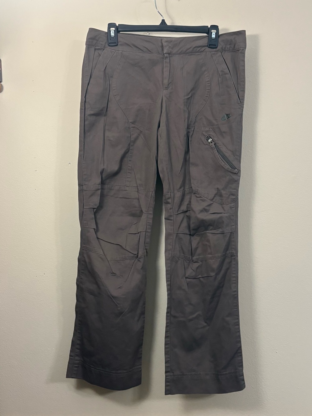 Nike sportswear Brown Cargo Pants Womens M 8-10 swoosh small back pocket